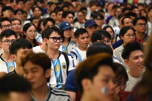 Nhìn lại một đêm buồn của các CĐV khi Argentina không có nổi một cú sút trong 90 phút- Ảnh 36.
