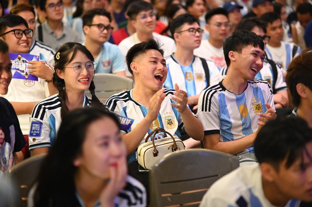 Nhìn lại một đêm buồn của các CĐV khi Argentina không có nổi một cú sút trong 90 phút- Ảnh 33.