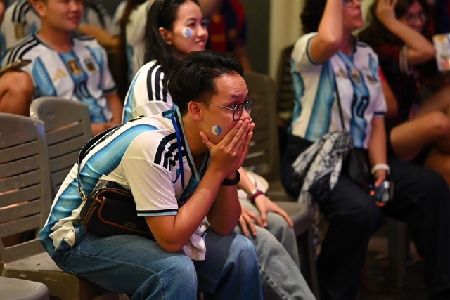 Nhìn lại một đêm buồn của các CĐV khi Argentina không có nổi một cú sút trong 90 phút- Ảnh 48.