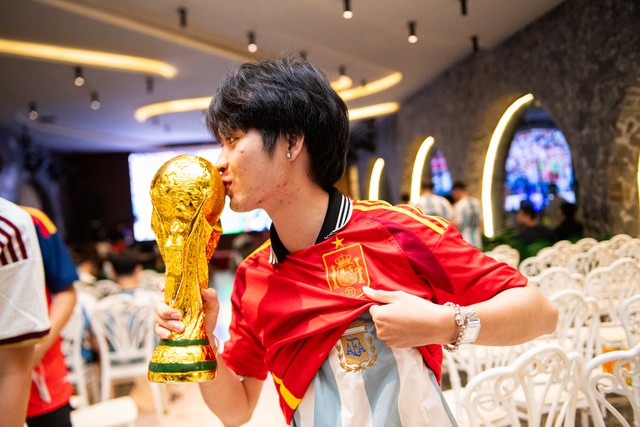 Nhìn lại một đêm buồn của các CĐV khi Argentina không có nổi một cú sút trong 90 phút- Ảnh 49.