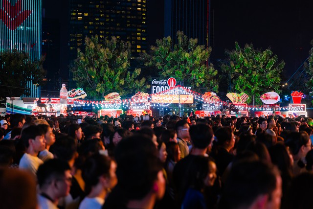 Trọn vẹn cảm xúc hướng về chung kết World Cup 2026: Dàn sao bùng nổ, hàng nghìn người đếm ngược - Ảnh 7.