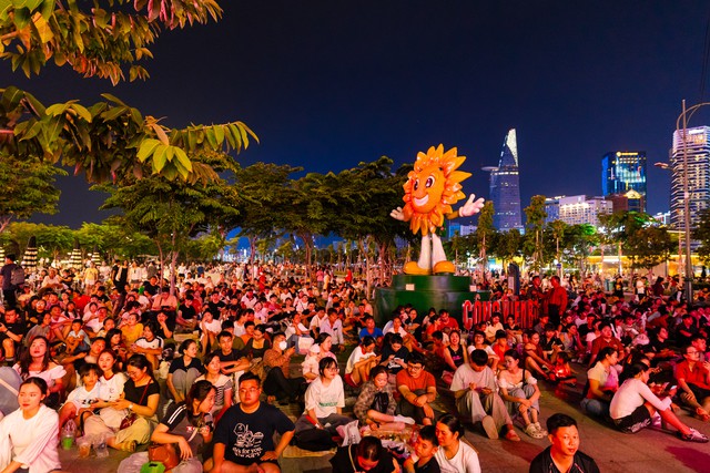 Trọn vẹn cảm xúc hướng về chung kết World Cup 2026: Dàn sao bùng nổ, hàng nghìn người đếm ngược - Ảnh 33.