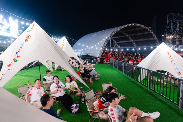 Trọn vẹn cảm xúc hướng về chung kết World Cup 2026: Dàn sao bùng nổ, hàng nghìn người đếm ngược - Ảnh 20.