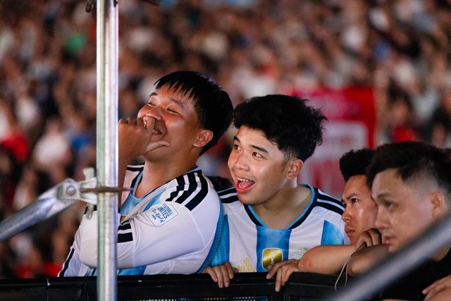 Nhìn lại một đêm buồn của các CĐV khi Argentina không có nổi một cú sút trong 90 phút- Ảnh 23.