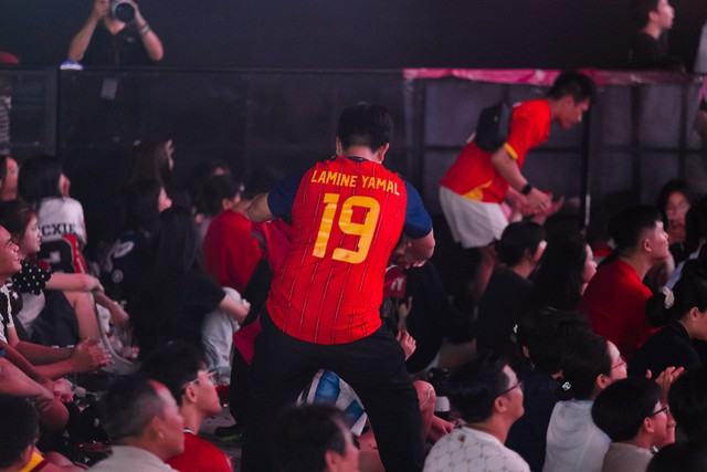 Nhìn lại một đêm buồn của các CĐV khi Argentina không có nổi một cú sút trong 90 phút- Ảnh 44.