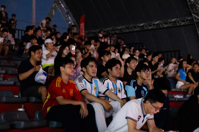 Nhìn lại một đêm buồn của các CĐV khi Argentina không có nổi một cú sút trong 90 phút- Ảnh 59.