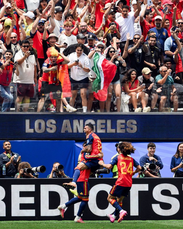 T&acirc;y Ban Nha đ&egrave; bẹp &Aacute;o 3-0, chấm dứt 16 năm chờ đợi ở v&ograve;ng knock-out World Cup - Ảnh 3.