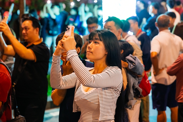 Tối nay, pháo hoa rực sáng bầu trời Thành phố Hồ Chí Minh, kỷ niệm 50 năm thành phố mang tên Bác - Ảnh 5. Tối nay, pháo hoa rực sáng bầu trời Thành phố Hồ Chí Minh, kỷ niệm 50 năm thành phố mang tên Bác - Ảnh 5.