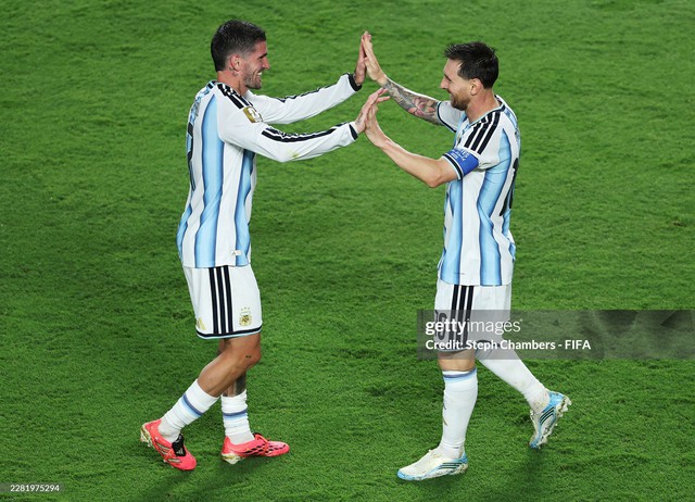 Cầu thủ đẹp trai nhất World Cup 2026 ki&ecirc;m "cận vệ" của Messi sắp cưới ng&ocirc;i sao &acirc;m nhạc xinh đẹp - Ảnh 3.