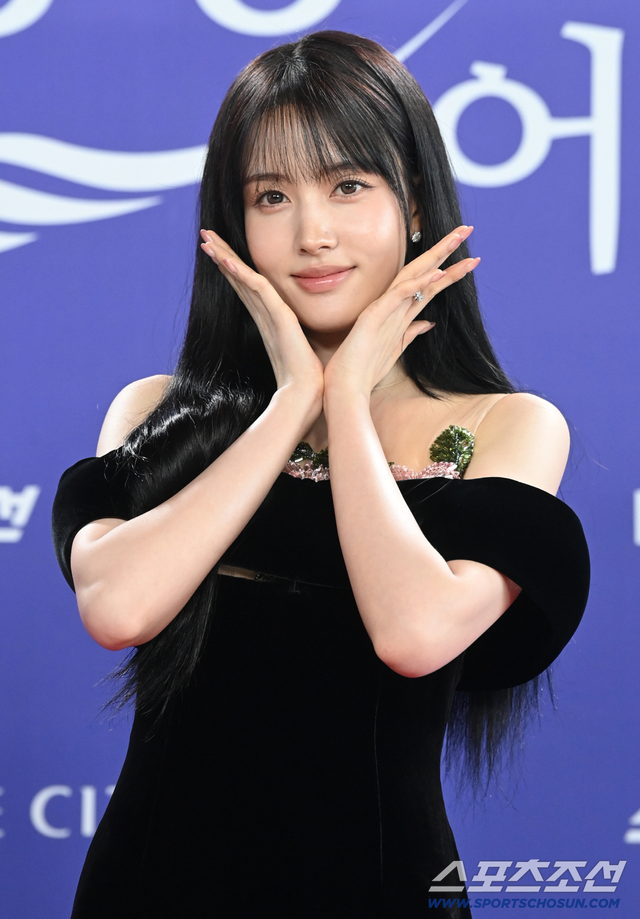 Siêu thảm đỏ Rồng Xanh 2026: Yoona (SNSD) như công chúa "xé sách bước ra", Kim Seon Ho lộ diện với visual không ai tin nổi - Ảnh 26.