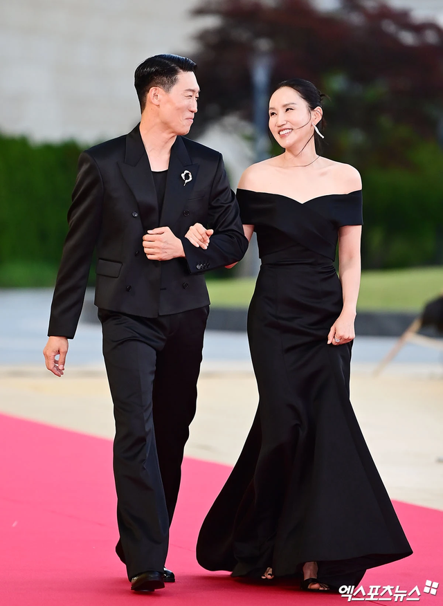 Si&ecirc;u thảm đỏ Rồng Xanh 2026: Yoona (SNSD) như c&ocirc;ng ch&uacute;a 