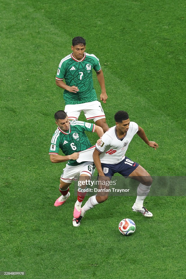 Anh 2-1 Mexico: Chủ nh&agrave; c&oacute; b&agrave;n gỡ, li&ecirc;n tiếp 3 b&agrave;n thắng được ghi chỉ trong 6 ph&uacute;t - Ảnh 4.
