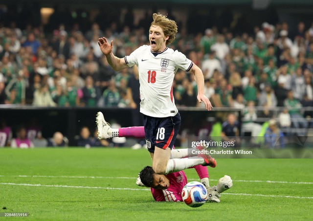 Anh 3-2 Mexico (Hiệp 2): Vào!!! Bàn thắng trên chấm penalty thắp lại hi vọng cho chủ nhà - Ảnh 6.