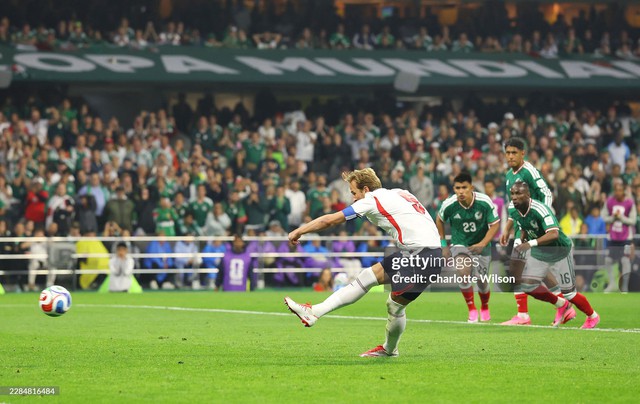 Anh 3-2 Mexico (Hiệp 2): Vào!!! Bàn thắng trên chấm penalty thắp lại hi vọng cho chủ nhà - Ảnh 3.