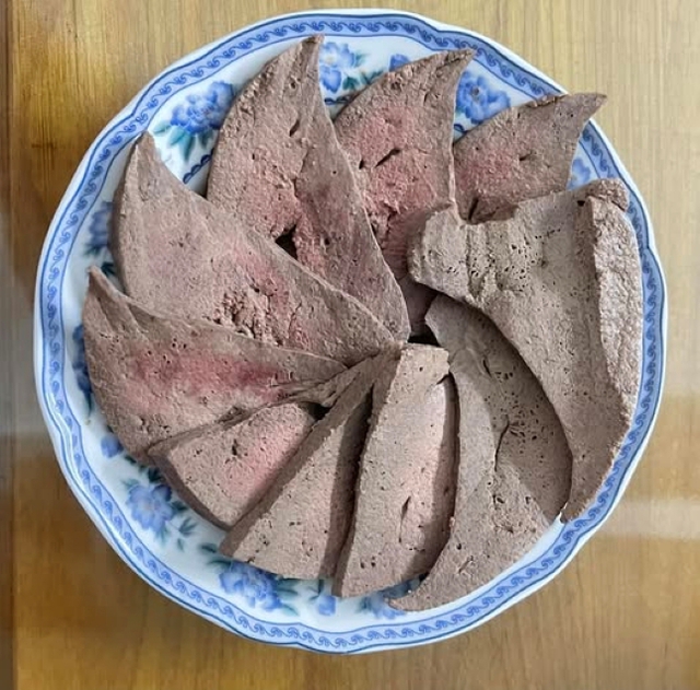 Ở con lợn có 3 phần giàu cholesterol hơn cả thịt mỡ, ăn nhiều "phá" tim mạch: Nhiều người Việt mê, tưởng ăn "sành" - Ảnh 2.