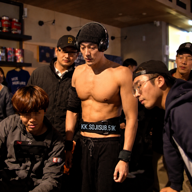 Nam thần U50 So Ji Sub ăn gì để lấy lại body 6 múi như trai đôi mươi trong phim mới? - Ảnh 4.