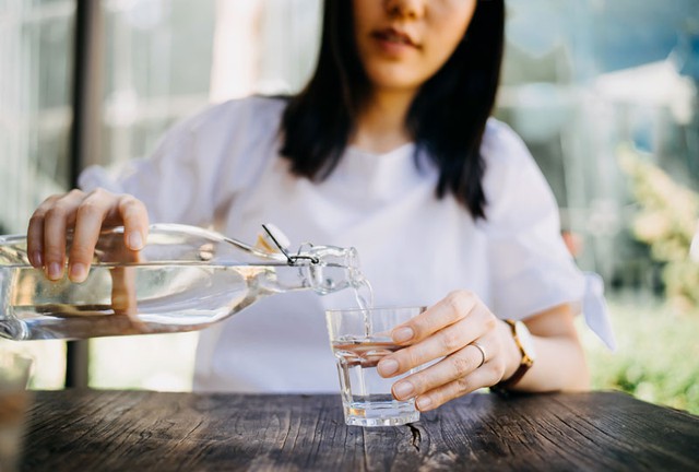 Buồn vệ sinh ngay sau khi uống nước l&agrave; thận khỏe hay thận yếu? C&aacute;c b&aacute;c sĩ thừa nhận: Thận mắc bệnh nước tiểu lộ ra 4 thứ - Ảnh 1.