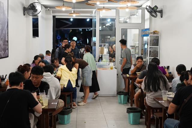 Qu&aacute;n miến lươn nổi tiếng H&agrave; Nội mất 10 năm mới d&aacute;m v&agrave;o TP.HCM v&igrave; niềm trăn trở: "C&oacute; n&ecirc;n nấu đậm đ&agrave; hơn để hợp khẩu vị người miền Nam?" - Ảnh 3.