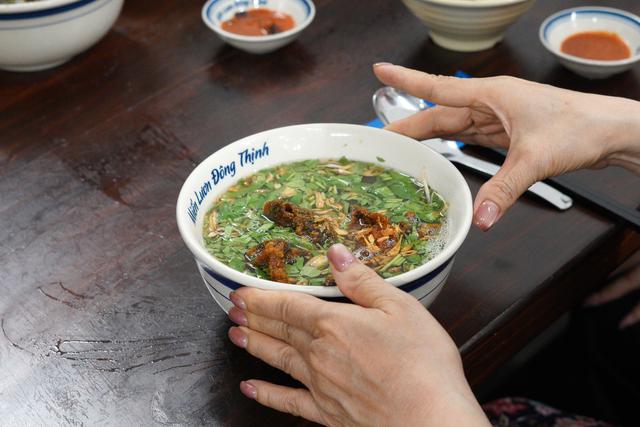 Qu&aacute;n miến lươn nổi tiếng H&agrave; Nội mất 10 năm mới d&aacute;m v&agrave;o TP.HCM v&igrave; niềm trăn trở: "C&oacute; n&ecirc;n nấu đậm đ&agrave; hơn để hợp khẩu vị người miền Nam?" - Ảnh 8.