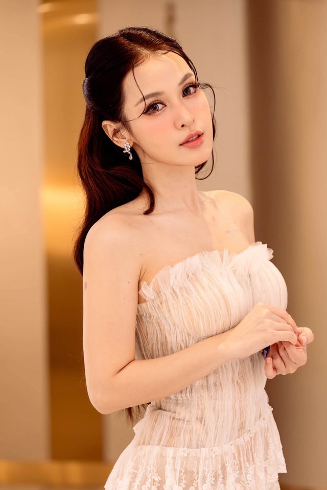 Mỹ nhân mang gương mặt của Chi Pu và Tiểu Vy cộng lại: U40 trẻ như mới 20, hoàn hảo không vết xước- Ảnh 2.
