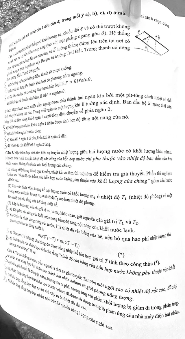 S&aacute;ng nay, th&iacute; sinh Chuy&ecirc;n Tuy&ecirc;n Quang l&agrave;m nốt b&agrave;i thi tốt nghiệp - Ảnh 7.