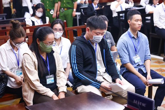 Phi&ecirc;n t&ograve;a 227 bị c&aacute;o trong chuy&ecirc;n &aacute;n ma t&uacute;y VN10: Hơn 100 luật sư tham gia b&agrave;o chữa đ&atilde; c&oacute; mặt - Ảnh 5.