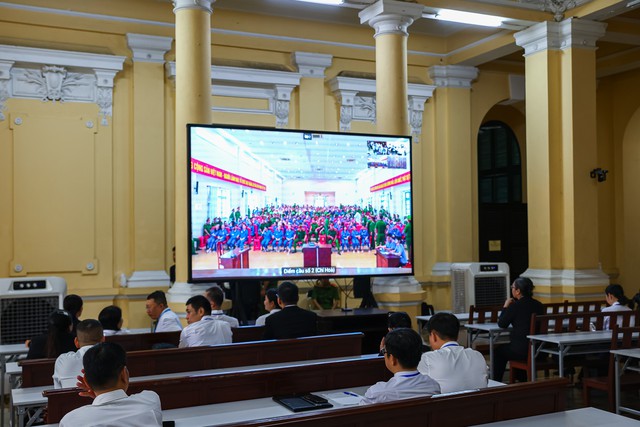 Phi&ecirc;n t&ograve;a 227 bị c&aacute;o trong chuy&ecirc;n &aacute;n ma t&uacute;y VN10: Hơn 100 luật sư tham gia b&agrave;o chữa đ&atilde; c&oacute; mặt - Ảnh 15.