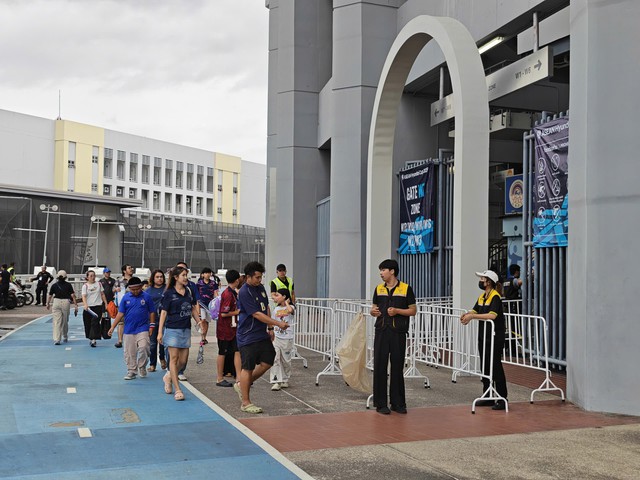 Diễn biến ĐT Th&aacute;i Lan vs Việt Nam chung kết ASEAN Cup: S&acirc;n Rajamangala mưa như tr&uacute;t nước, đ&atilde; c&oacute; đội h&igrave;nh ra s&acirc;n - Ảnh 8.