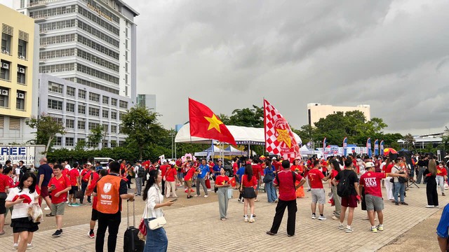 Diễn biến ĐT Th&aacute;i Lan vs Việt Nam chung kết ASEAN Cup: S&acirc;n Rajamangala mưa như tr&uacute;t nước, đ&atilde; c&oacute; đội h&igrave;nh ra s&acirc;n - Ảnh 5.