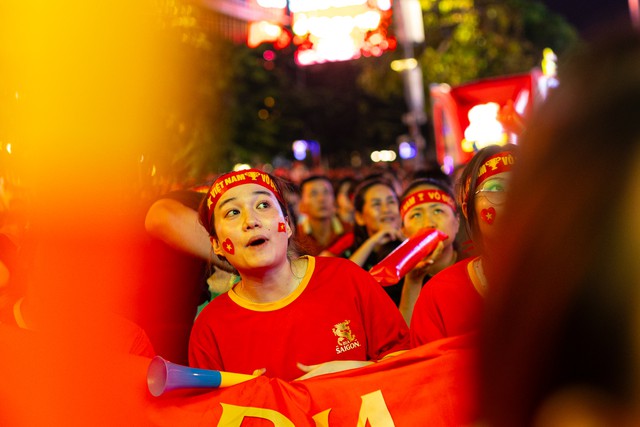 Quá đã: Hải, Long khiến cổ động viên Việt Nam hài lòng! - Ảnh 3. Quá đã: Hải, Long khiến cổ động viên Việt Nam hài lòng! - Ảnh 3.