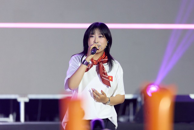 &ldquo;Vũ trụ visual&rdquo; ngắm m&atilde;i kh&ocirc;ng ch&aacute;n: Ng&ocirc; Lan Hương giản dị m&agrave; xinh, trai đẹp 2K1 &ldquo;tuyệt đối điện ảnh&rdquo; - Ảnh 16.