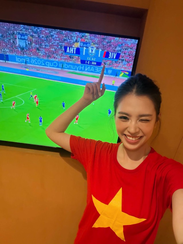 NS Quyền Linh - Lan Ngọc và cả showbiz hướng về SVĐ Mỹ Đình, 1 nữ diễn viên công khai người yêu nếu ĐT Việt Nam vô địch - Ảnh 8.