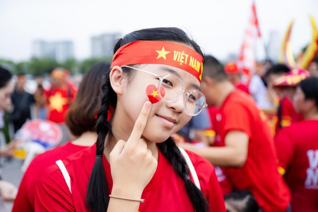 Diễn biến ĐT Việt Nam đấu Th&aacute;i Lan tranh chức v&ocirc; địch Đ&ocirc;ng Nam &Aacute;: S&acirc;n Mỹ Đ&igrave;nh tưng bừng trước giờ thi đấu - Ảnh 10.