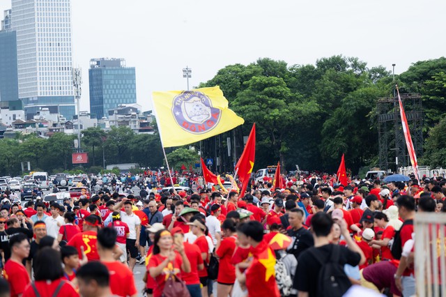 Diễn biến ĐT Việt Nam đấu Th&aacute;i Lan tranh chức v&ocirc; địch Đ&ocirc;ng Nam &Aacute;: S&acirc;n Mỹ Đ&igrave;nh tưng bừng trước giờ thi đấu - Ảnh 1.