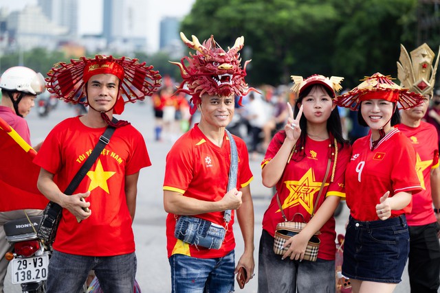 Mỹ Đình sục sôi trước giờ bóng lăn, Việt Nam đang rất gần chức vô địch rồii! - Ảnh 10. Mỹ Đình sục sôi trước giờ bóng lăn, Việt Nam đang rất gần chức vô địch rồii! - Ảnh 10.