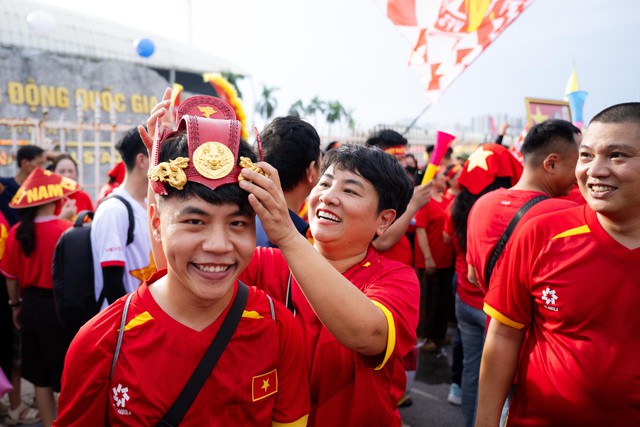 Mỹ Đình sục sôi trước giờ bóng lăn, Việt Nam đang rất gần chức vô địch rồii! - Ảnh 11. Mỹ Đình sục sôi trước giờ bóng lăn, Việt Nam đang rất gần chức vô địch rồii! - Ảnh 11.