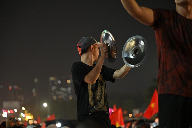 V&ocirc; địch rồi th&igrave; đi "b&atilde;o" th&ocirc;i! - Ảnh 19.