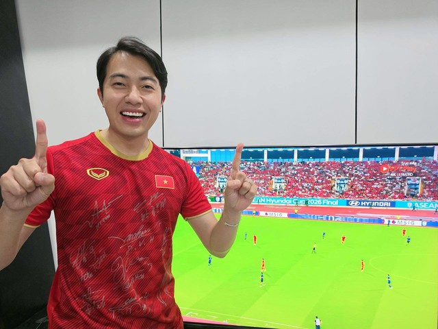 NS Quyền Linh - Lan Ngọc và cả showbiz hướng về SVĐ Mỹ Đình, 1 nữ diễn viên công khai người yêu nếu ĐT Việt Nam vô địch - Ảnh 11.