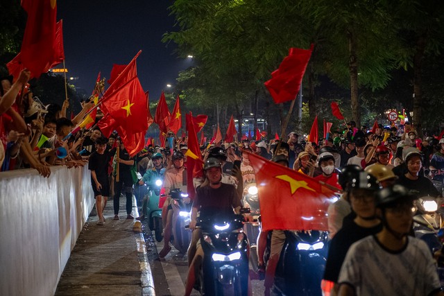 V&ocirc; địch rồi th&igrave; đi "b&atilde;o" th&ocirc;i! - Ảnh 35.