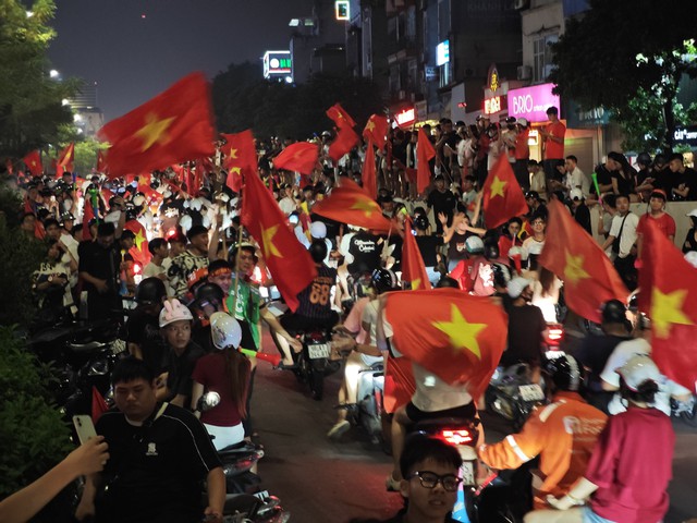 V&ocirc; địch rồi th&igrave; đi "b&atilde;o" th&ocirc;i! - Ảnh 21.