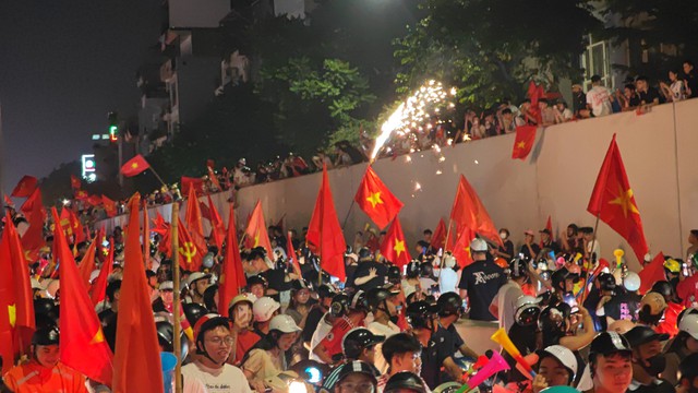 V&ocirc; địch rồi th&igrave; đi "b&atilde;o" th&ocirc;i! - Ảnh 28.
