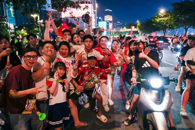 V&ocirc; địch rồi th&igrave; đi "b&atilde;o" th&ocirc;i! - Ảnh 10.