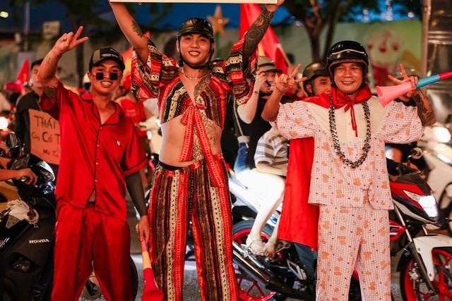 V&ocirc; địch rồi th&igrave; đi "b&atilde;o" th&ocirc;i! - Ảnh 11.