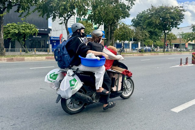 5 ng&agrave;y nghỉ lễ bắt đầu từ mai: Đường phố H&agrave; Nội v&agrave; TPHCM l&uacute;c n&agrave;y! - Ảnh 1.