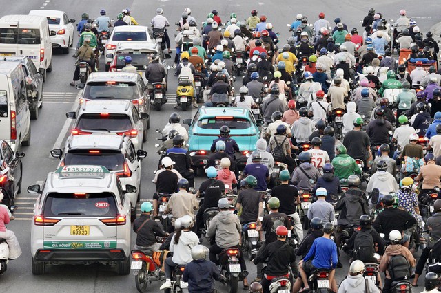 5 ng&agrave;y nghỉ lễ bắt đầu từ mai: Đường phố H&agrave; Nội v&agrave; TPHCM l&uacute;c n&agrave;y! - Ảnh 15.