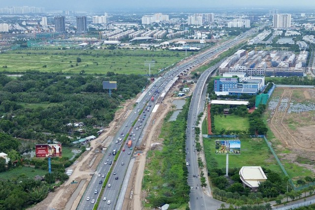 5 ng&agrave;y nghỉ lễ bắt đầu từ mai: Đường phố H&agrave; Nội v&agrave; TPHCM l&uacute;c n&agrave;y! - Ảnh 26.
