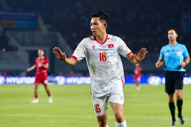 Diễn biến ĐT Indonesia vs Việt Nam: VÀO! Quá bùng nổ, 2-0 cho Việt Nam! - Ảnh 2. Diễn biến ĐT Indonesia vs Việt Nam: VÀO! Quá bùng nổ, 2-0 cho Việt Nam! - Ảnh 2.