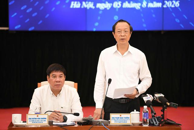 Bộ Gi&aacute;o dục họp b&aacute;o hướng xử l&iacute; 328 th&iacute; sinh trong vụ gian lận thi tại Tuy&ecirc;n Quang - Ảnh 4.