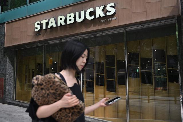 Trụ sở Starbucks Hàn Quốc bị cảnh sát ập vào khám xét - Ảnh 1.
