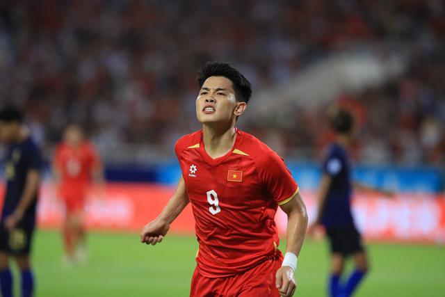 HLV Kim Sang-sik phê bình tuyển Việt Nam: "Các cầu thủ mất tập trung" - Ảnh 2.